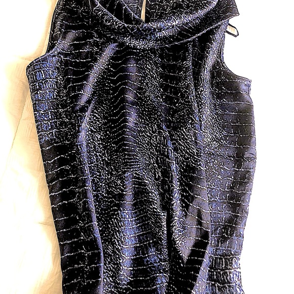 Halston Heritage Tops - 💙🤍Brand New Soft Halston Snake Patterns Blouse💙